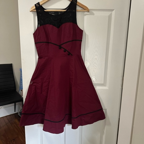 Red and Black Sleeveless Halter Cocktail Dress - Picture 2 of 3